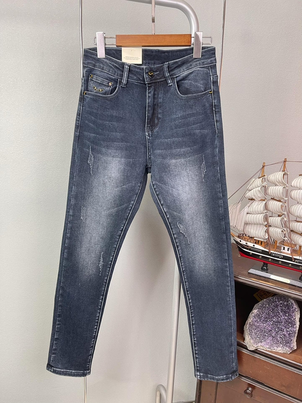 ブランドジーンズ側面デザイン